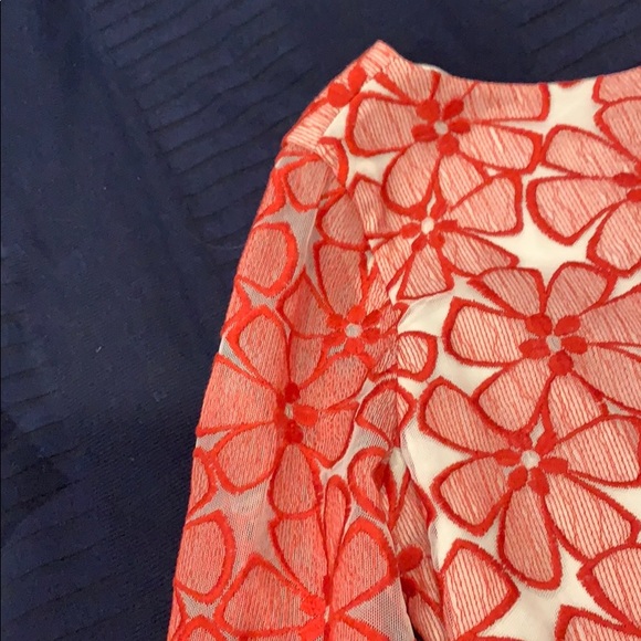 Dvf fantastic dress! Red and white flowers! - Picture 2 of 5